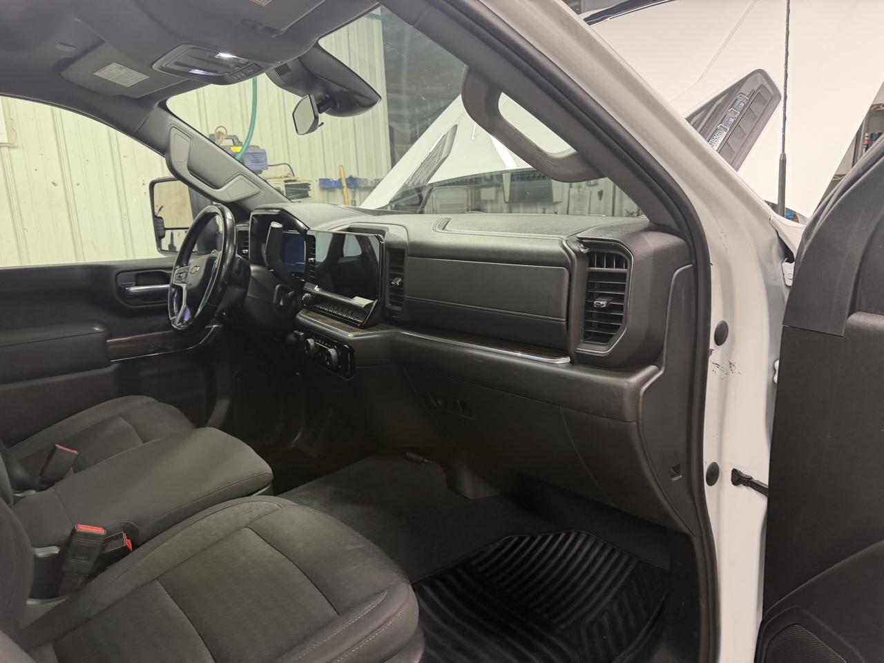 Chevrolet Silverado 2500HD 4WD Reg Cab 142" LT 2024