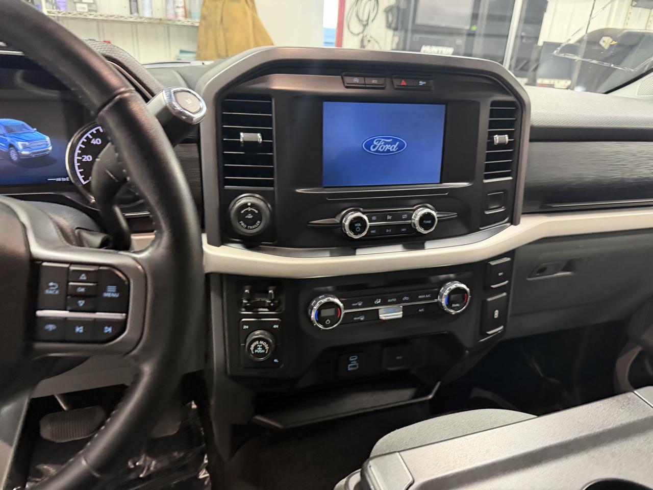 Ford F-150 4WD Reg Cab 145" XLT 2021