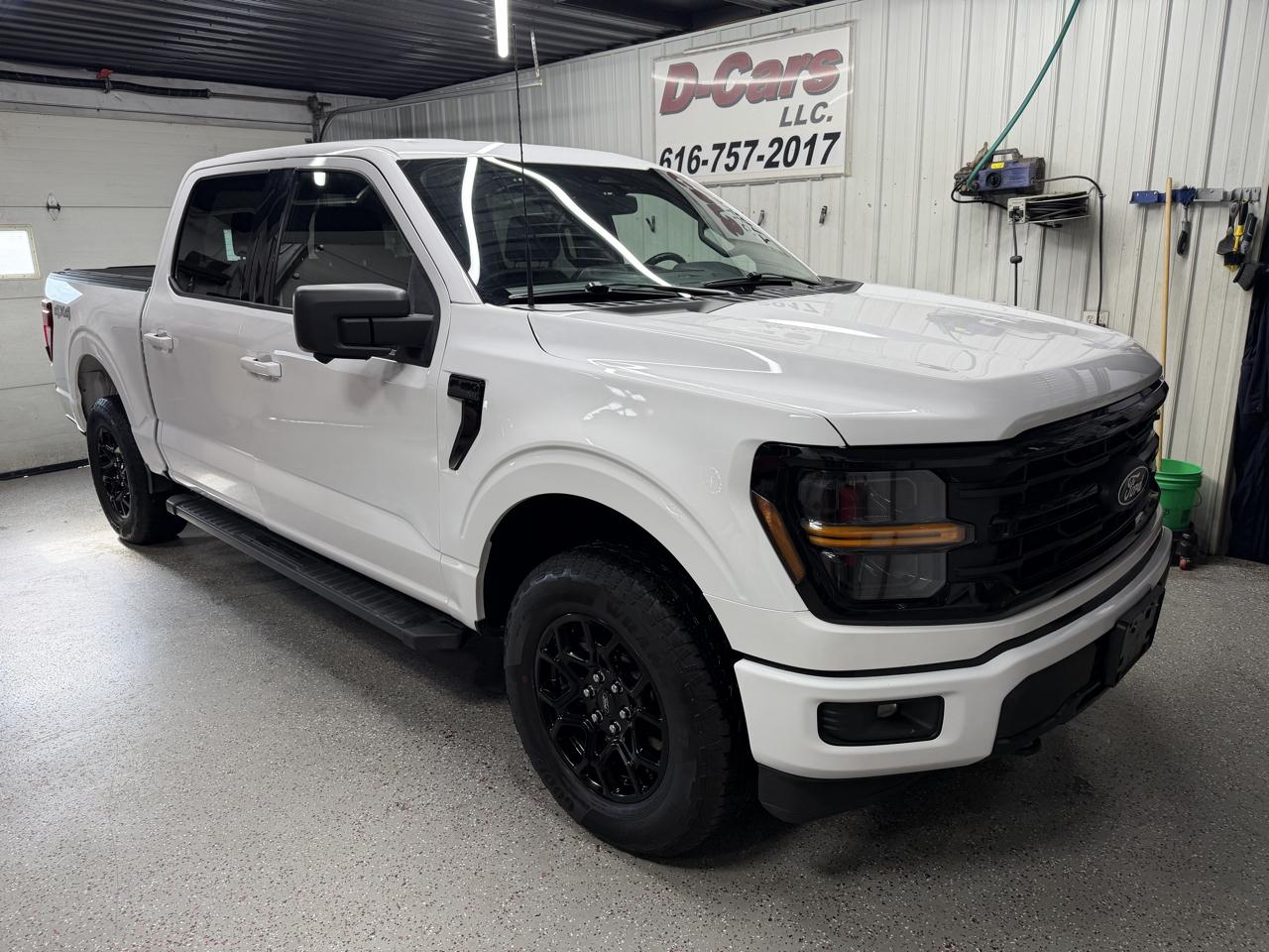 Ford F-150 4WD SuperCrew 145" XLT 2024