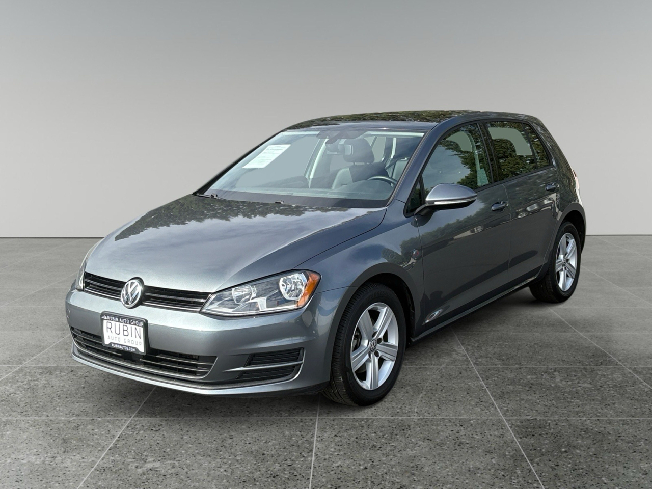 2017 Volkswagen Golf TSI Wolfsburg Edition photo 2