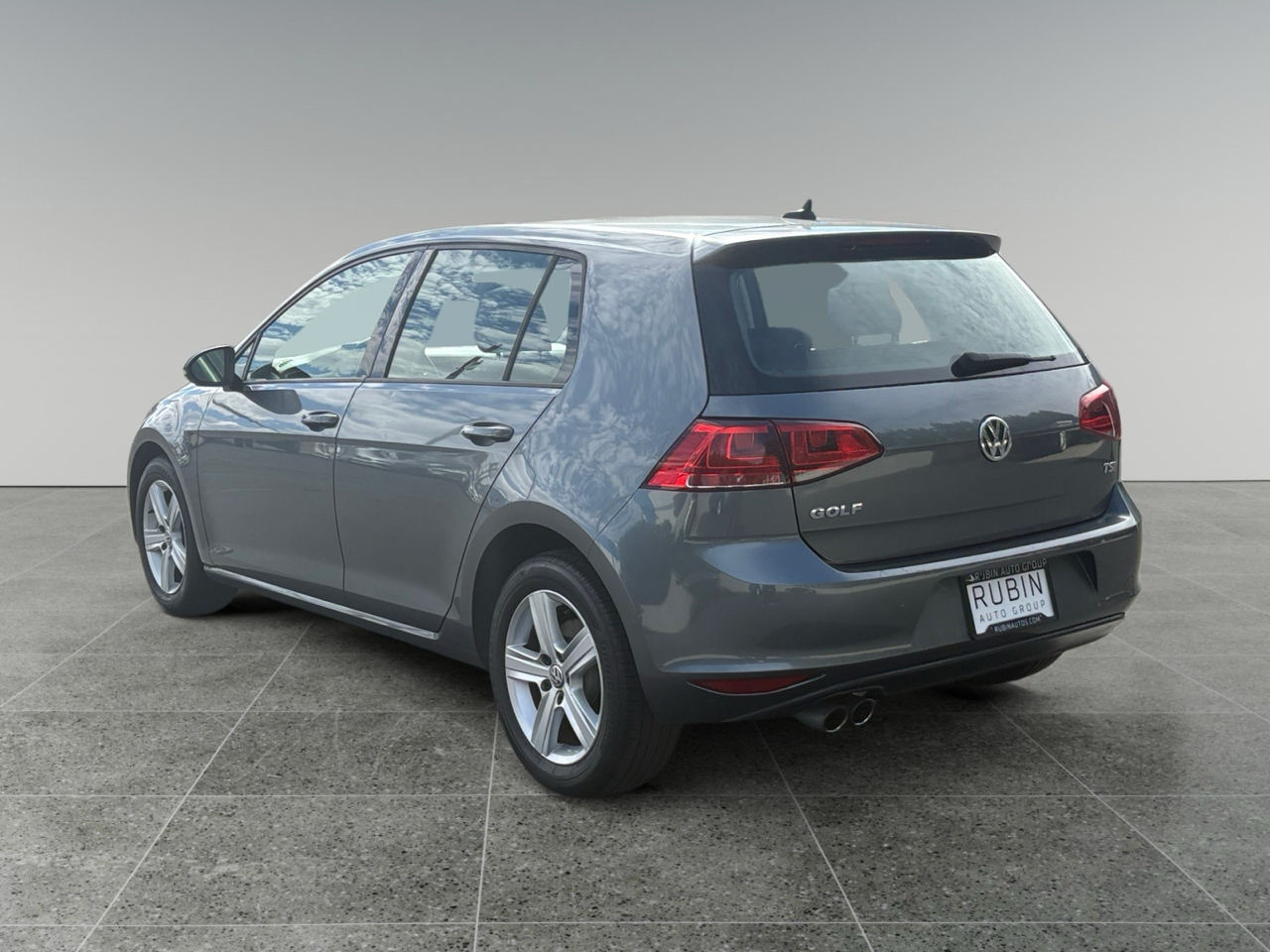 2017 Volkswagen Golf TSI Wolfsburg Edition photo 4