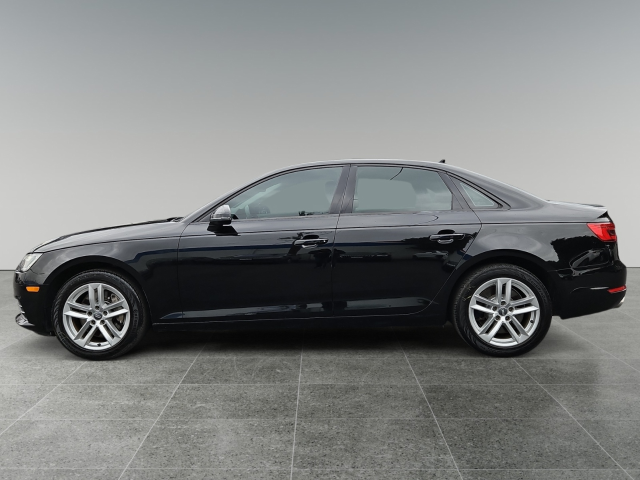 Audi A4 2.0T Premium quattro Sedan 2017
