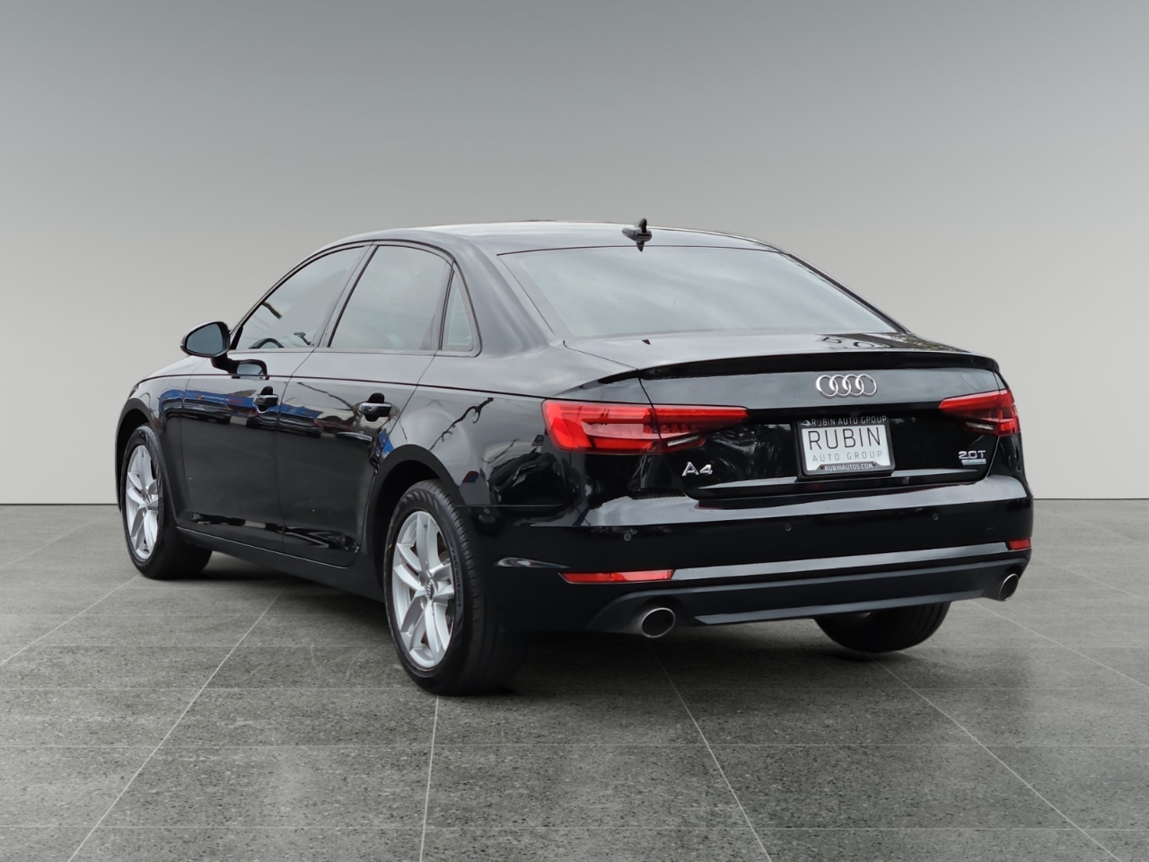 Audi A4 2.0T Premium quattro Sedan 2017