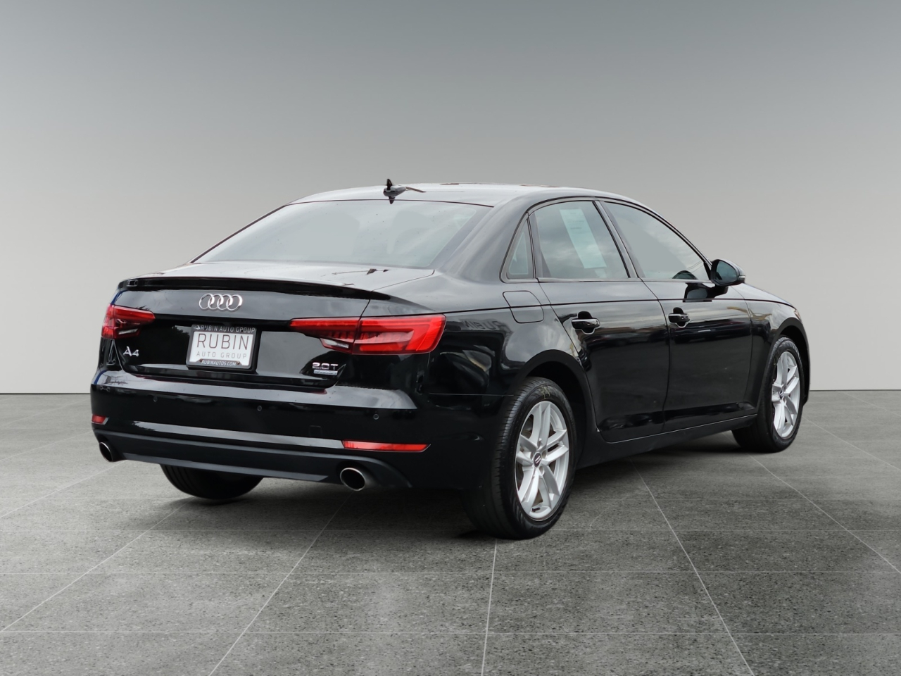 Audi A4 2.0T Premium quattro Sedan 2017