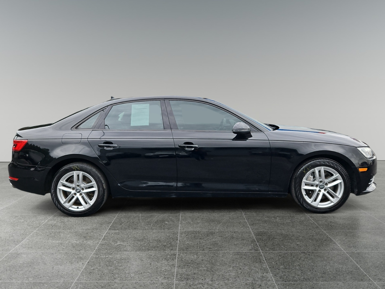 Audi A4 2.0T Premium quattro Sedan 2017