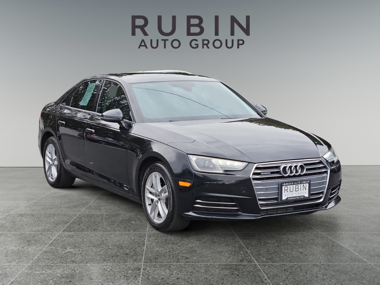 Audi A4 2.0T Premium quattro Sedan 2017