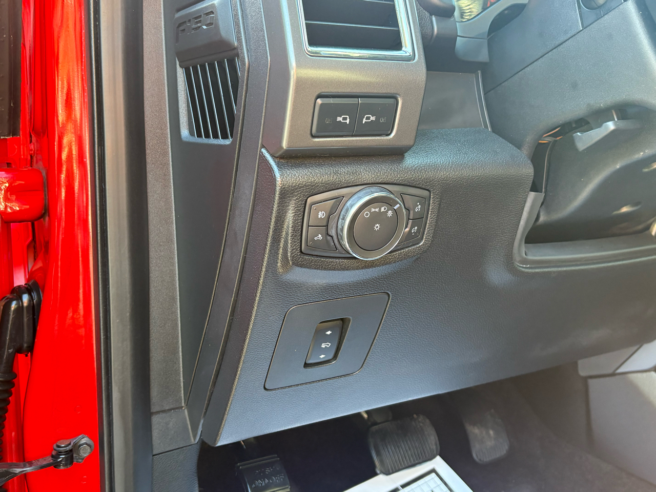 Ford F-150 4WD Reg Cab 141" XLT 2016