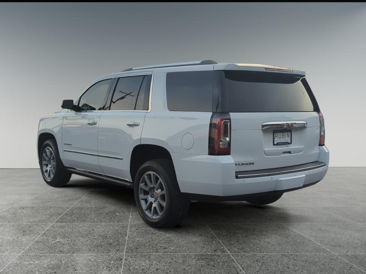 GMC Yukon Denali 4WD 2017