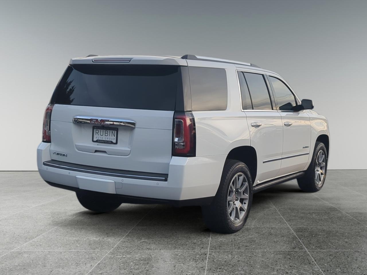 GMC Yukon Denali 4WD 2017
