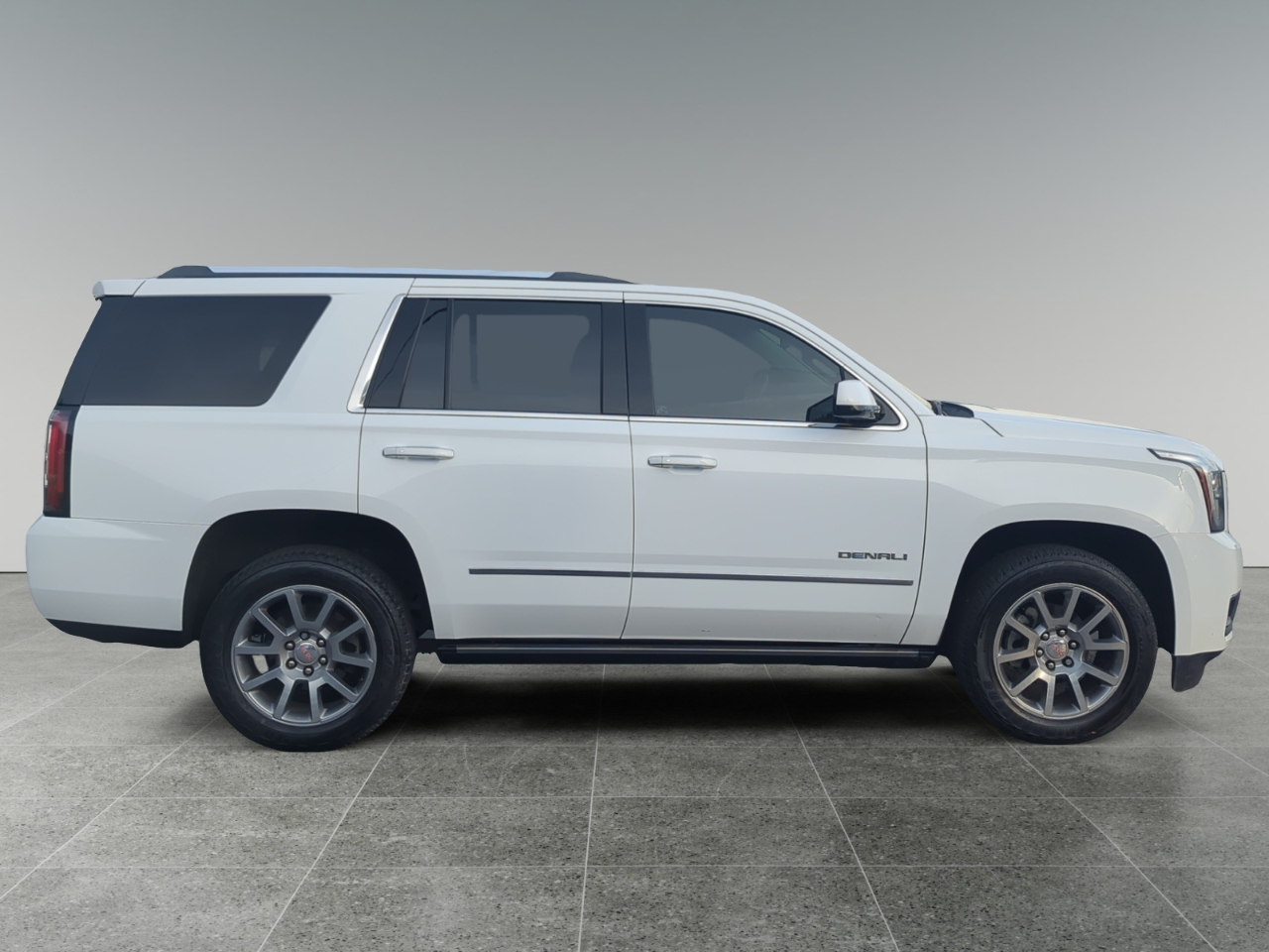 GMC Yukon Denali 4WD 2017