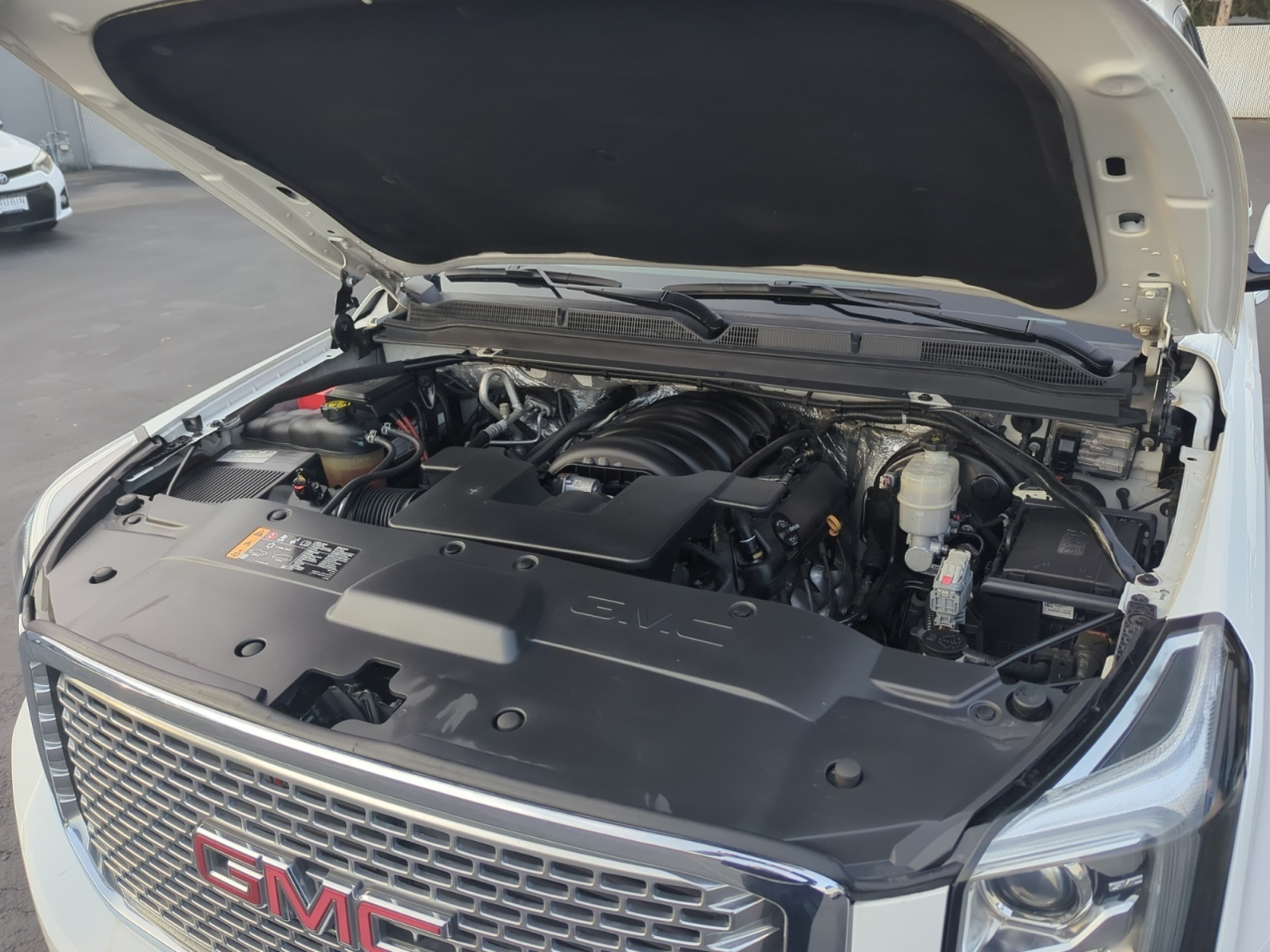 GMC Yukon Denali 4WD 2017