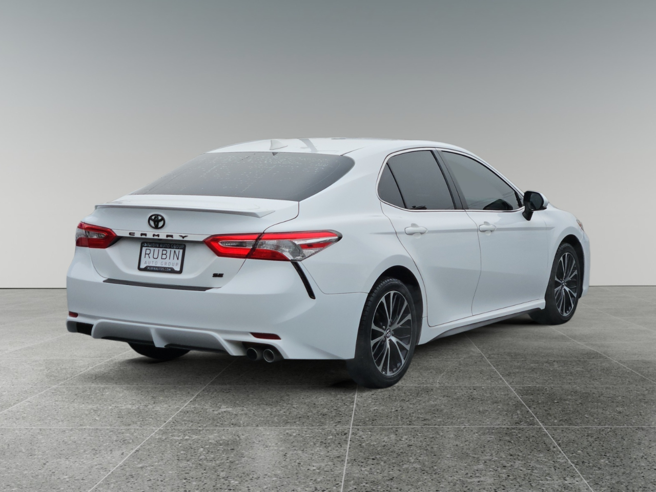 Toyota Camry SE 2020