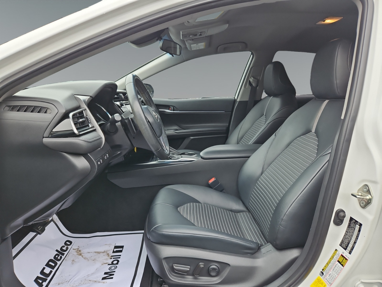 Toyota Camry SE 2020