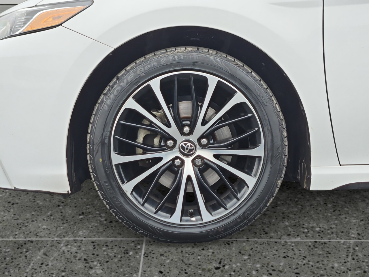 Toyota Camry SE 2020