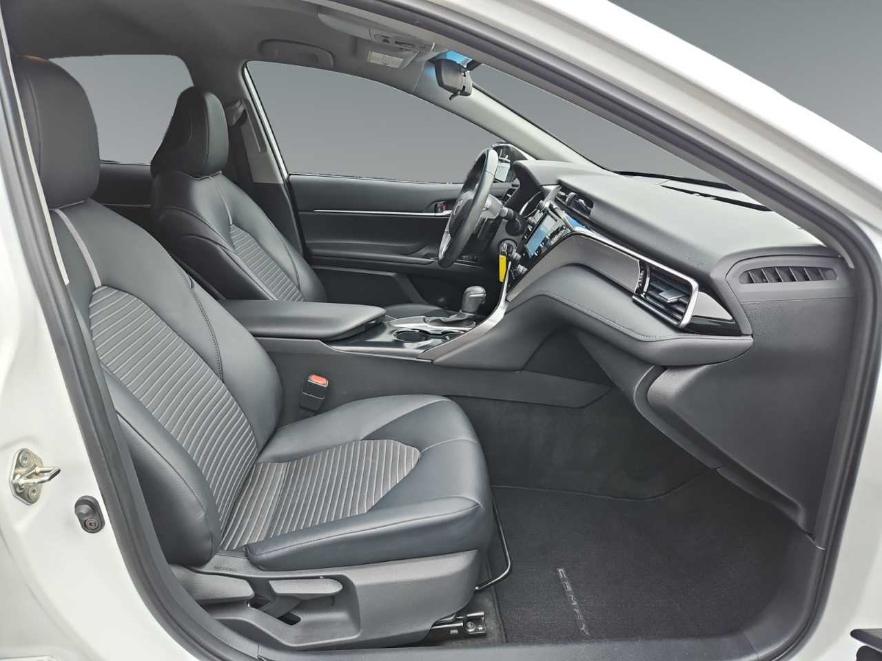 Toyota Camry SE 2020