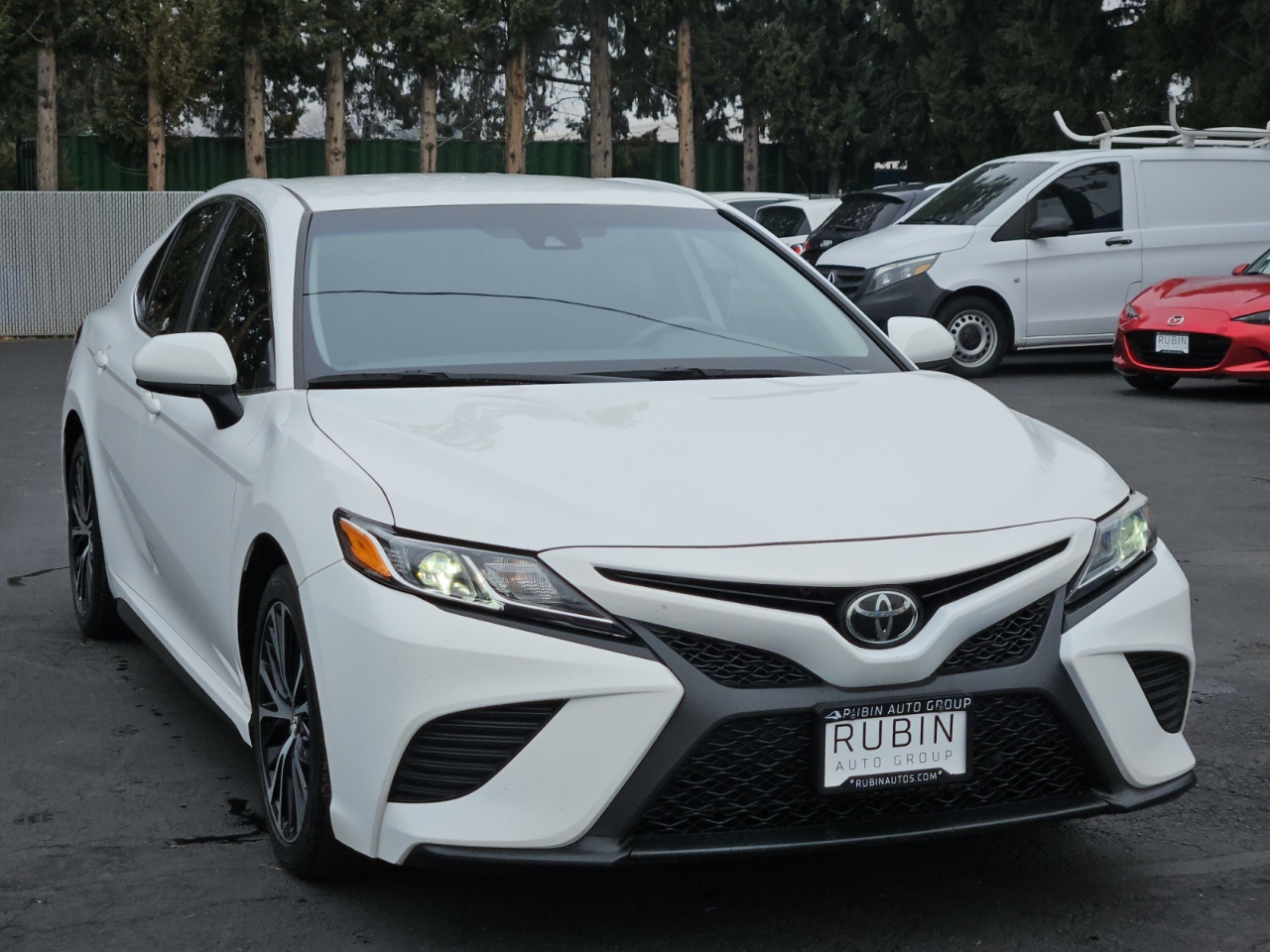 Toyota Camry SE 2020
