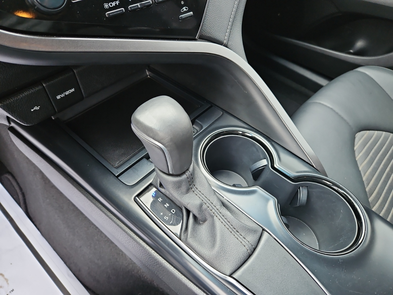 Toyota Camry SE 2020