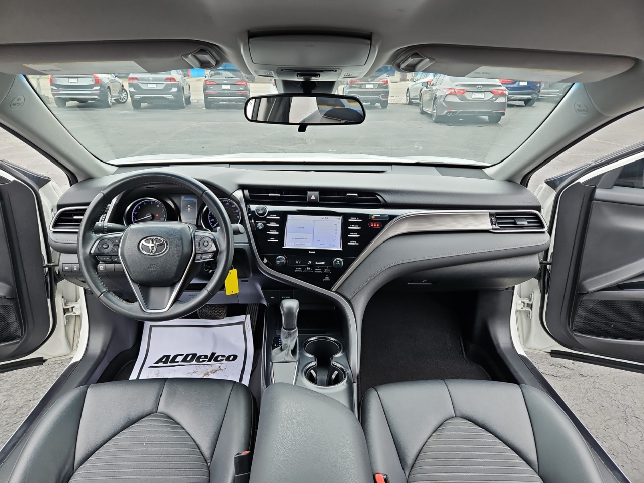 Toyota Camry SE 2020