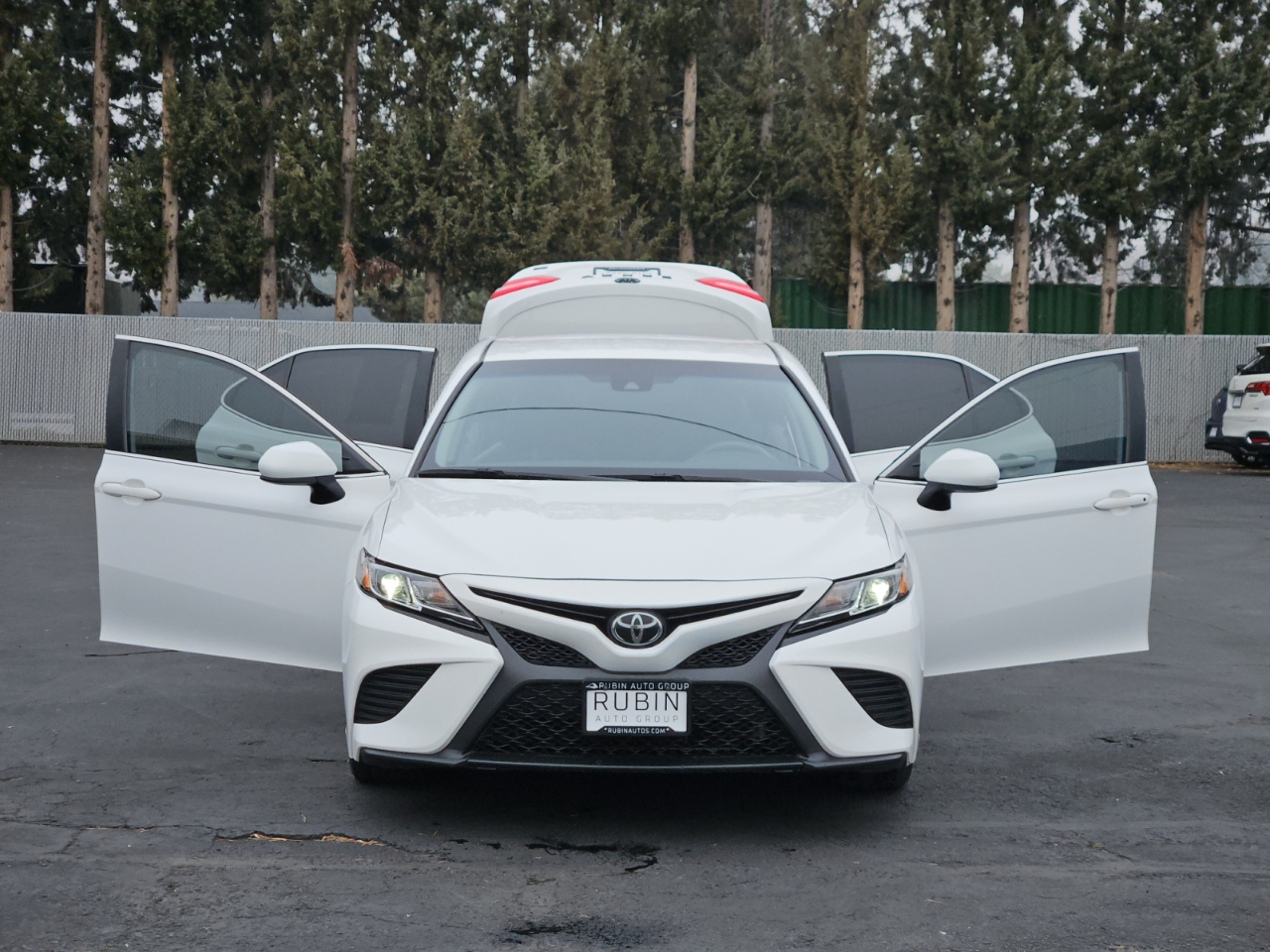 Toyota Camry SE 2020