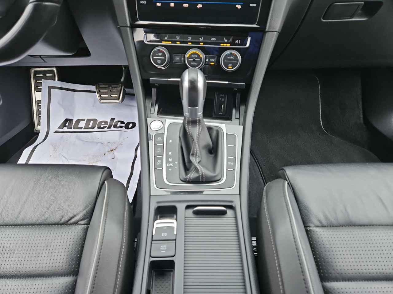 Volkswagen Golf R DCS and Navigation 7A 2018