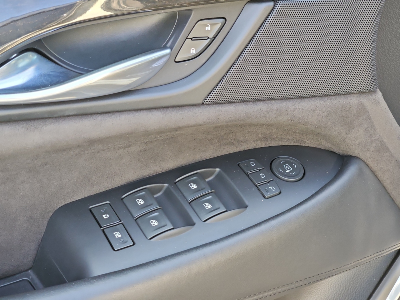 Cadillac Escalade ESV Platinum 4WD 2017