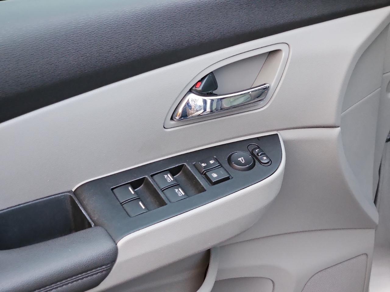 Honda Odyssey EX-L AT with RES & NAVI 2015