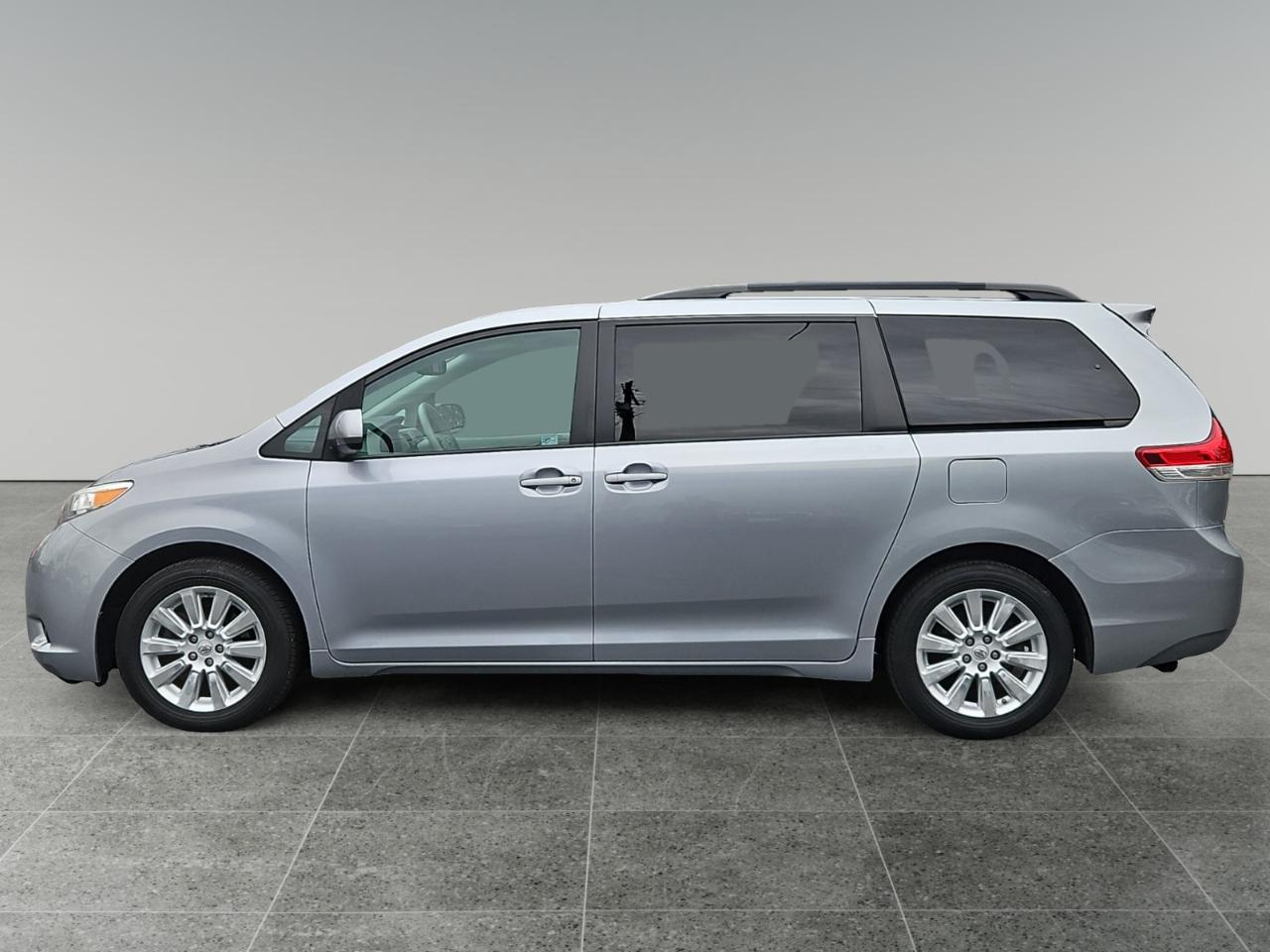 Toyota Sienna XLE 7 Passenger 2013