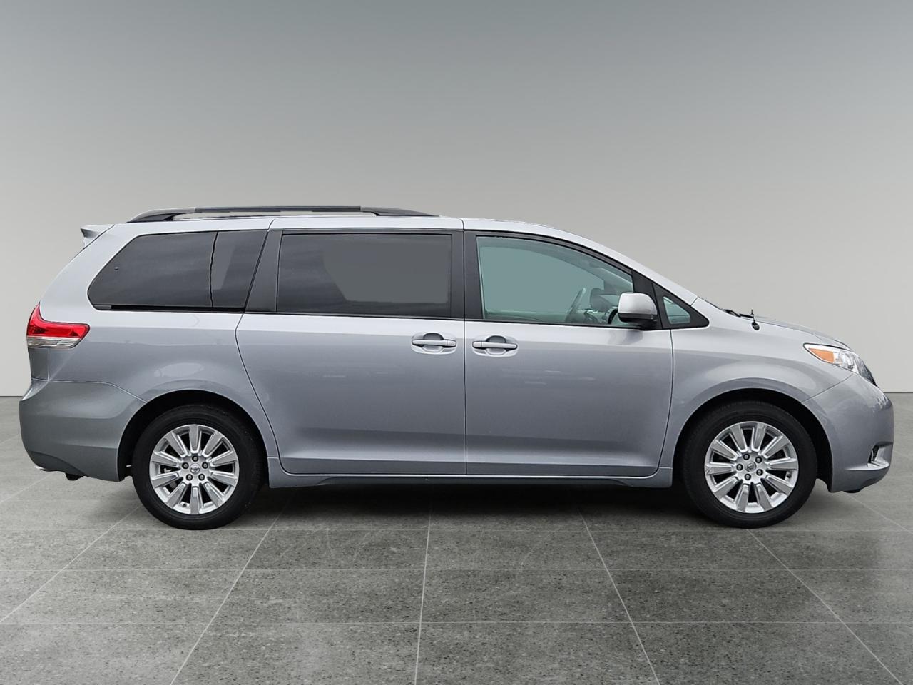 Toyota Sienna XLE 7 Passenger 2013