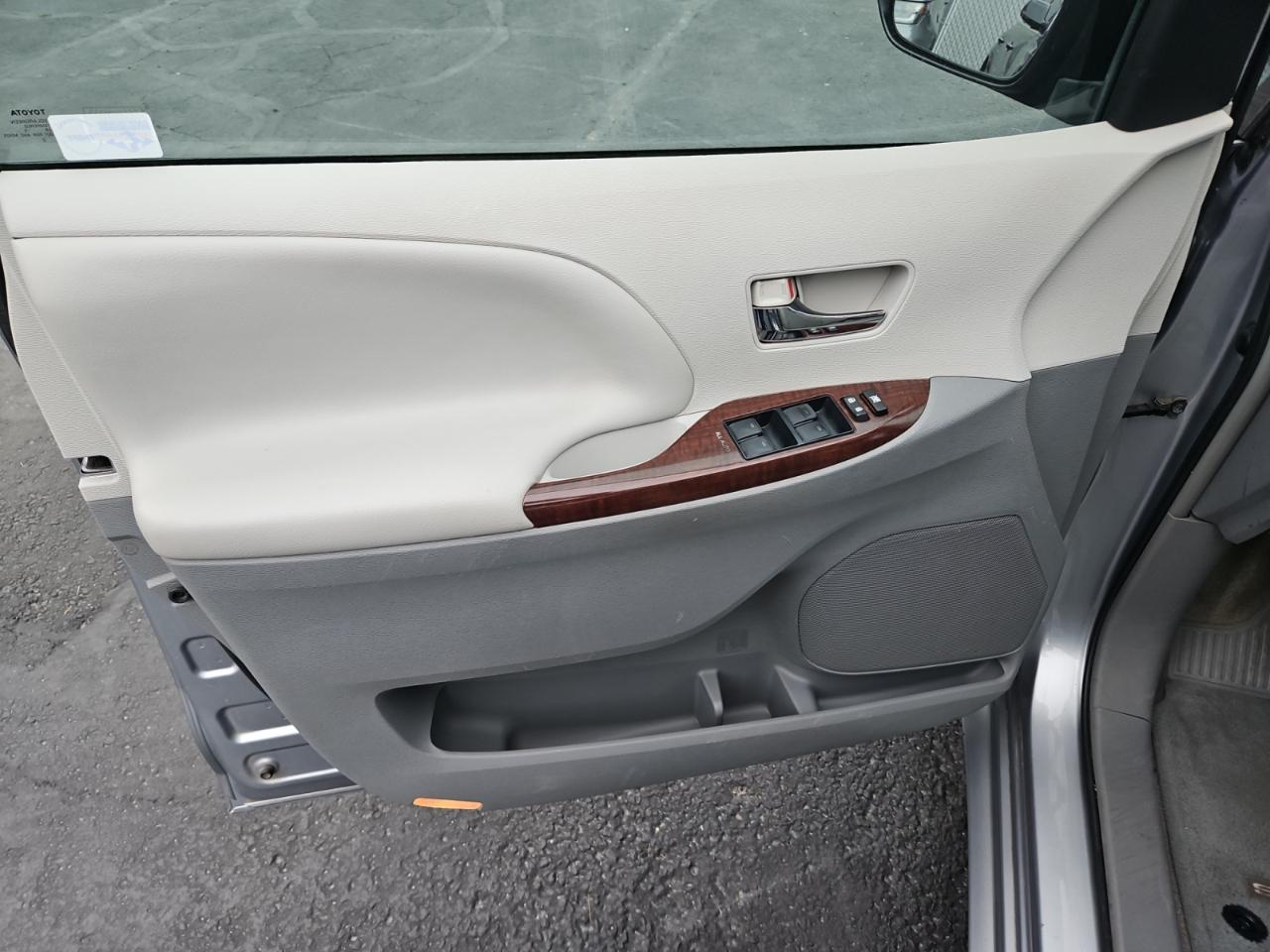 Toyota Sienna XLE 7 Passenger 2013