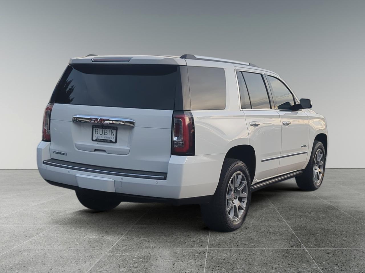 GMC Yukon Denali 4WD 2017