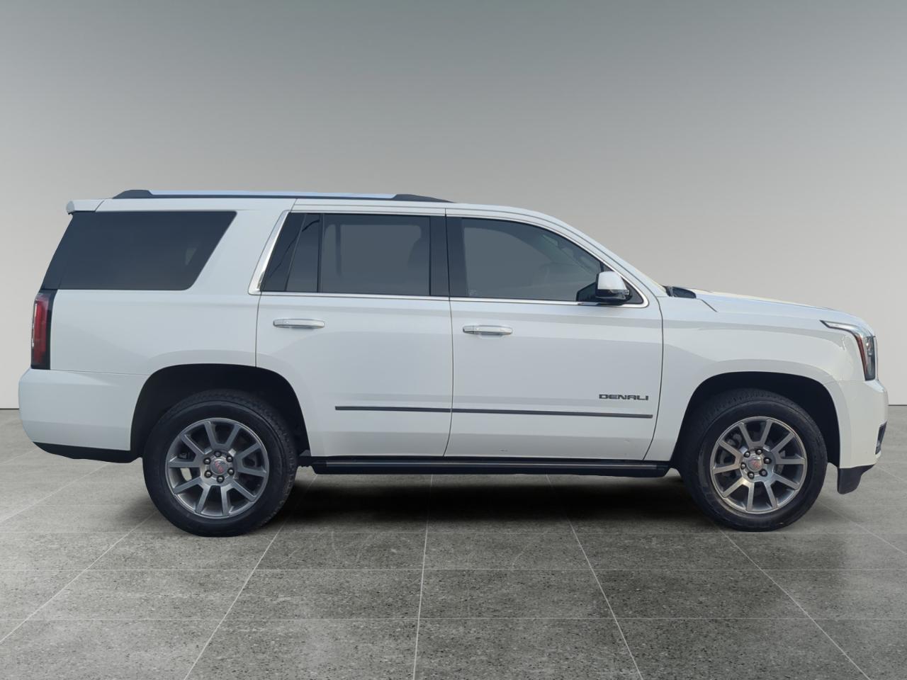 GMC Yukon Denali 4WD 2017
