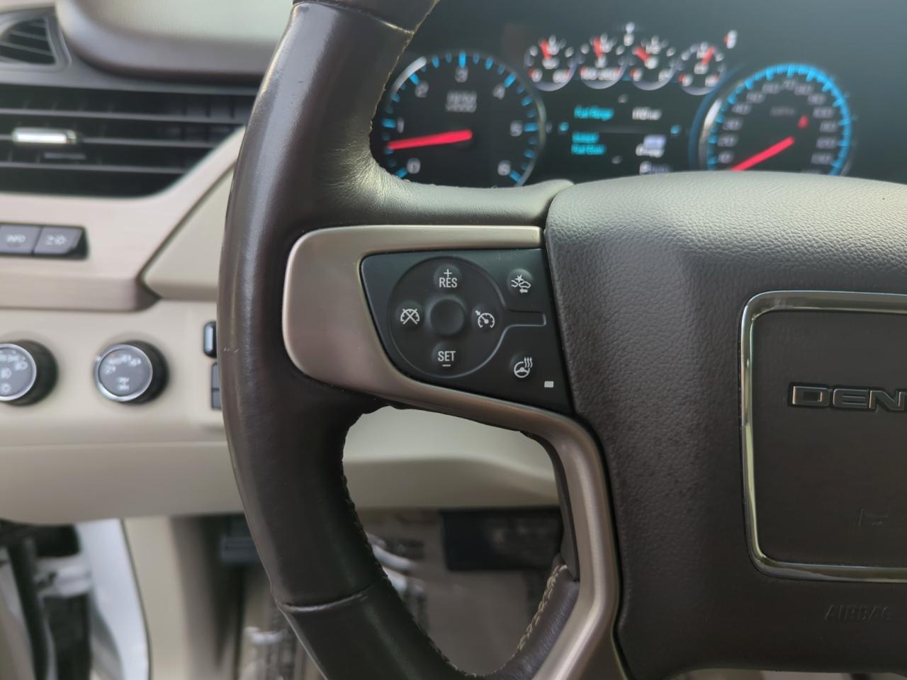 GMC Yukon Denali 4WD 2017