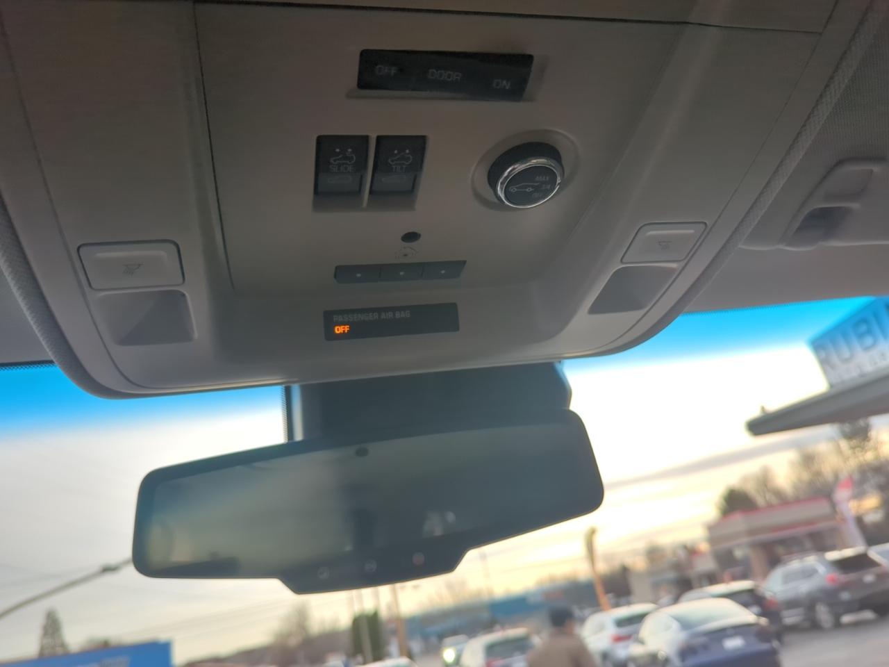 GMC Yukon Denali 4WD 2017