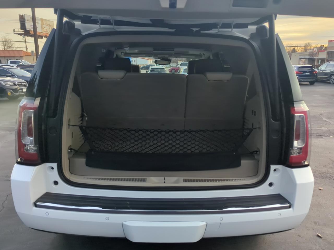 GMC Yukon Denali 4WD 2017