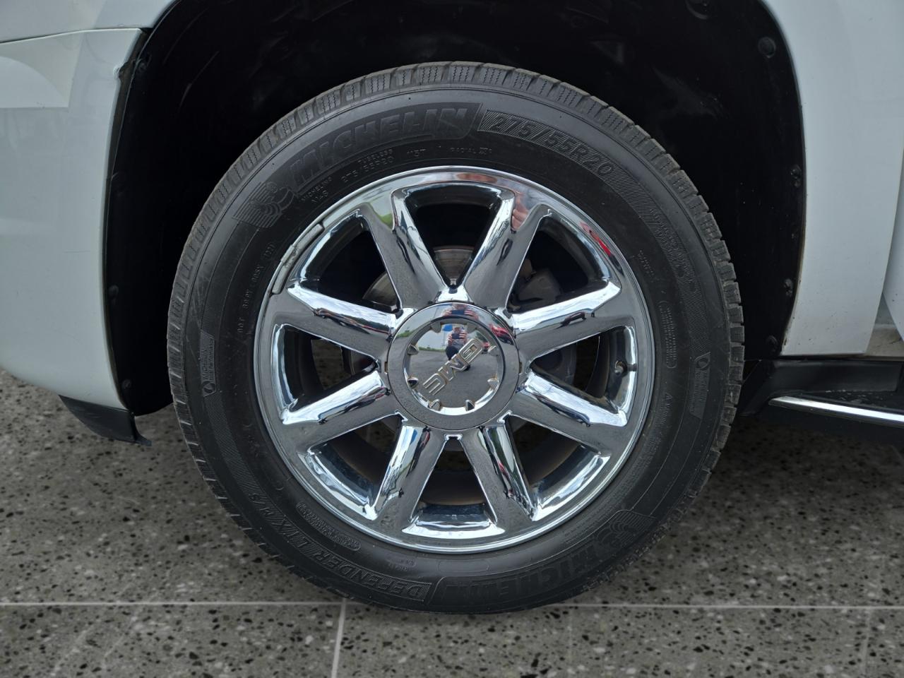 GMC Yukon Denali XL 4WD 2011