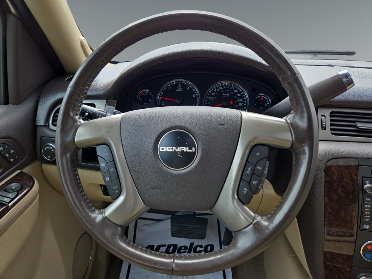 GMC Yukon Denali XL 4WD 2011