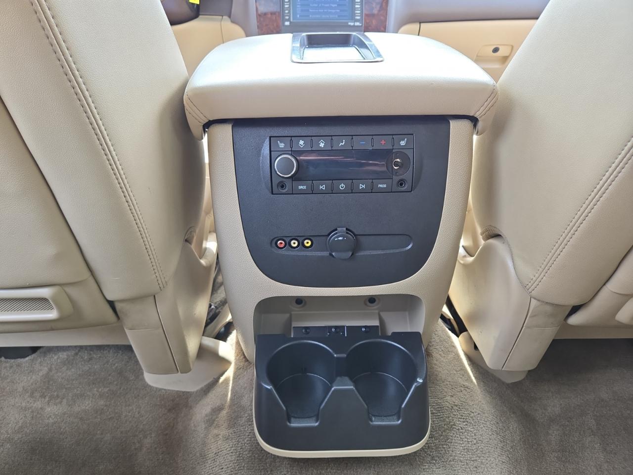GMC Yukon Denali XL 4WD 2011