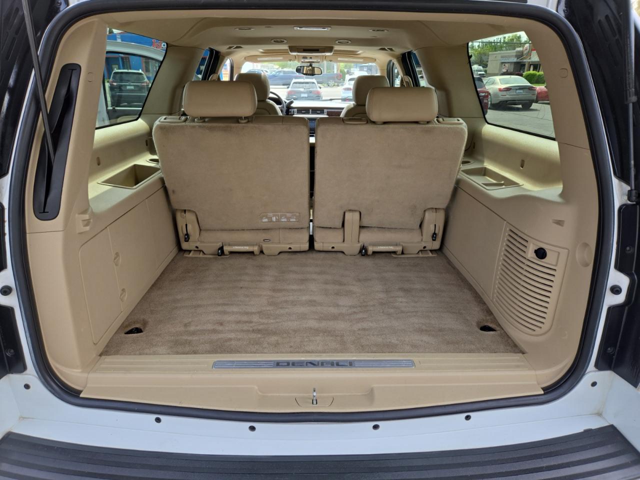 GMC Yukon Denali XL 4WD 2011