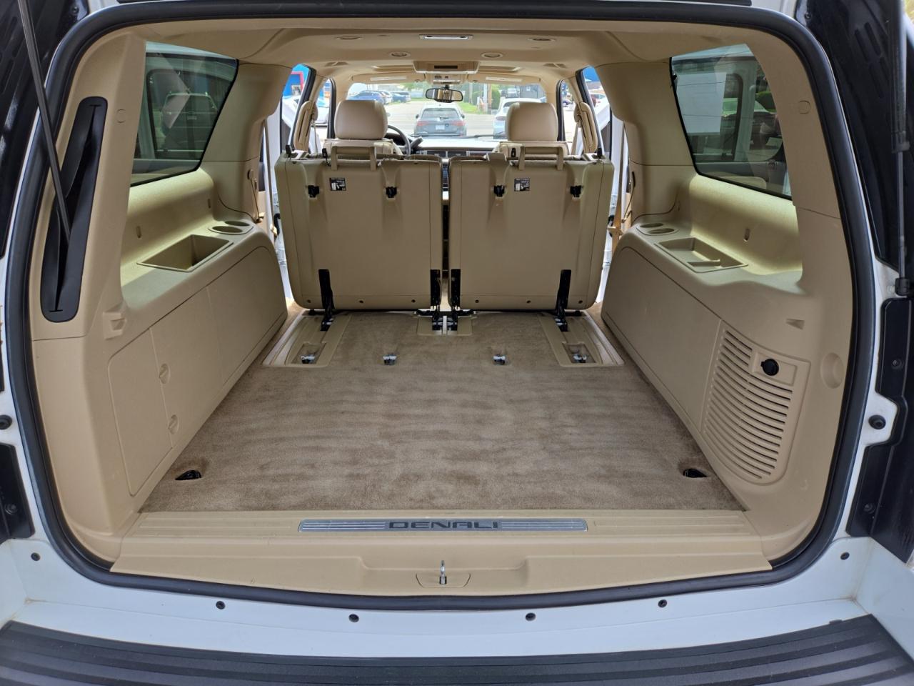 GMC Yukon Denali XL 4WD 2011