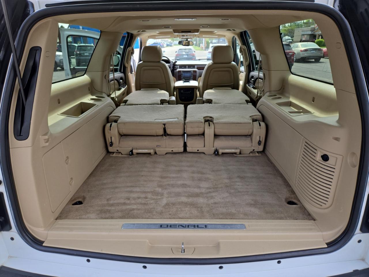 GMC Yukon Denali XL 4WD 2011
