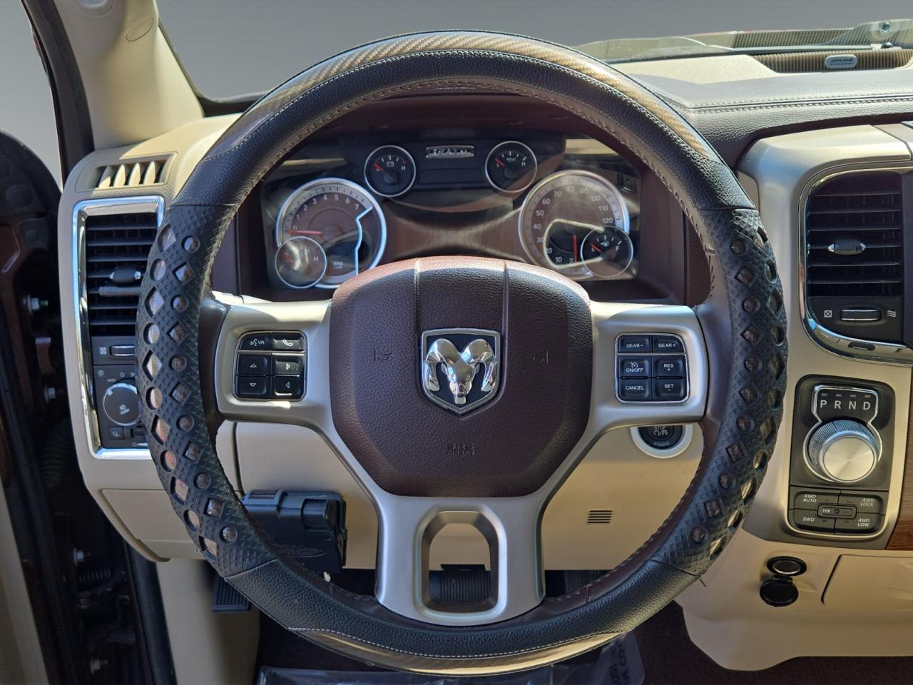 RAM 1500 Laramie Crew Cab SWB 4WD 2013