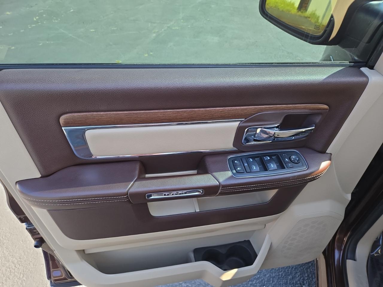 RAM 1500 Laramie Crew Cab SWB 4WD 2013