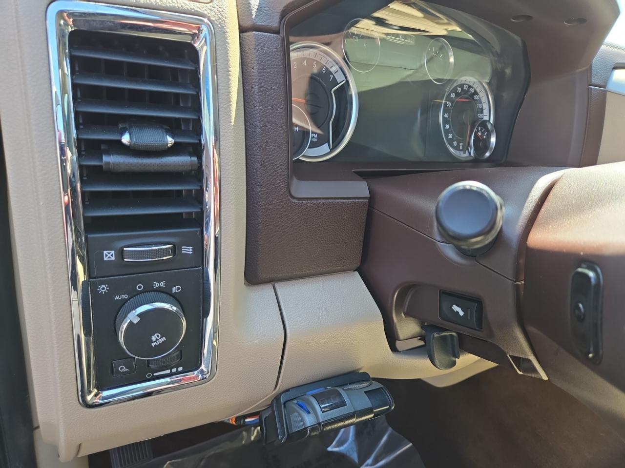 RAM 1500 Laramie Crew Cab SWB 4WD 2013