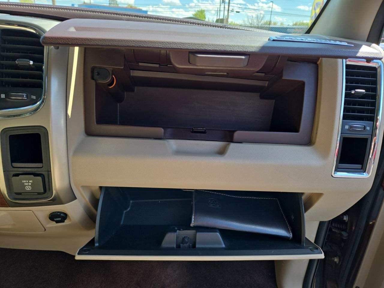 RAM 1500 Laramie Crew Cab SWB 4WD 2013