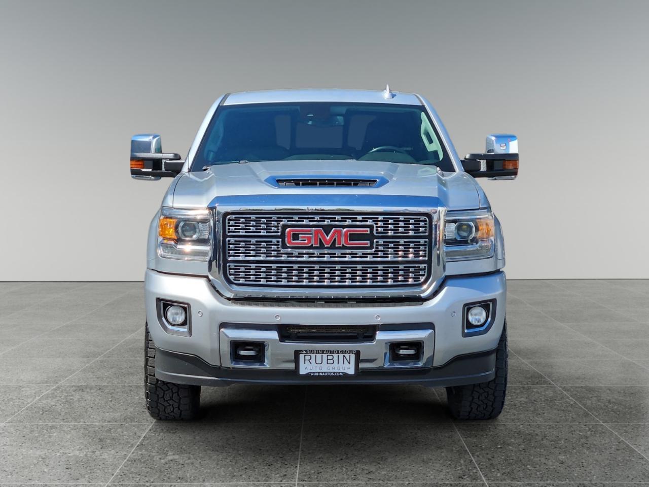 GMC Sierra 2500HD Denali Crew Cab 4WD 2018