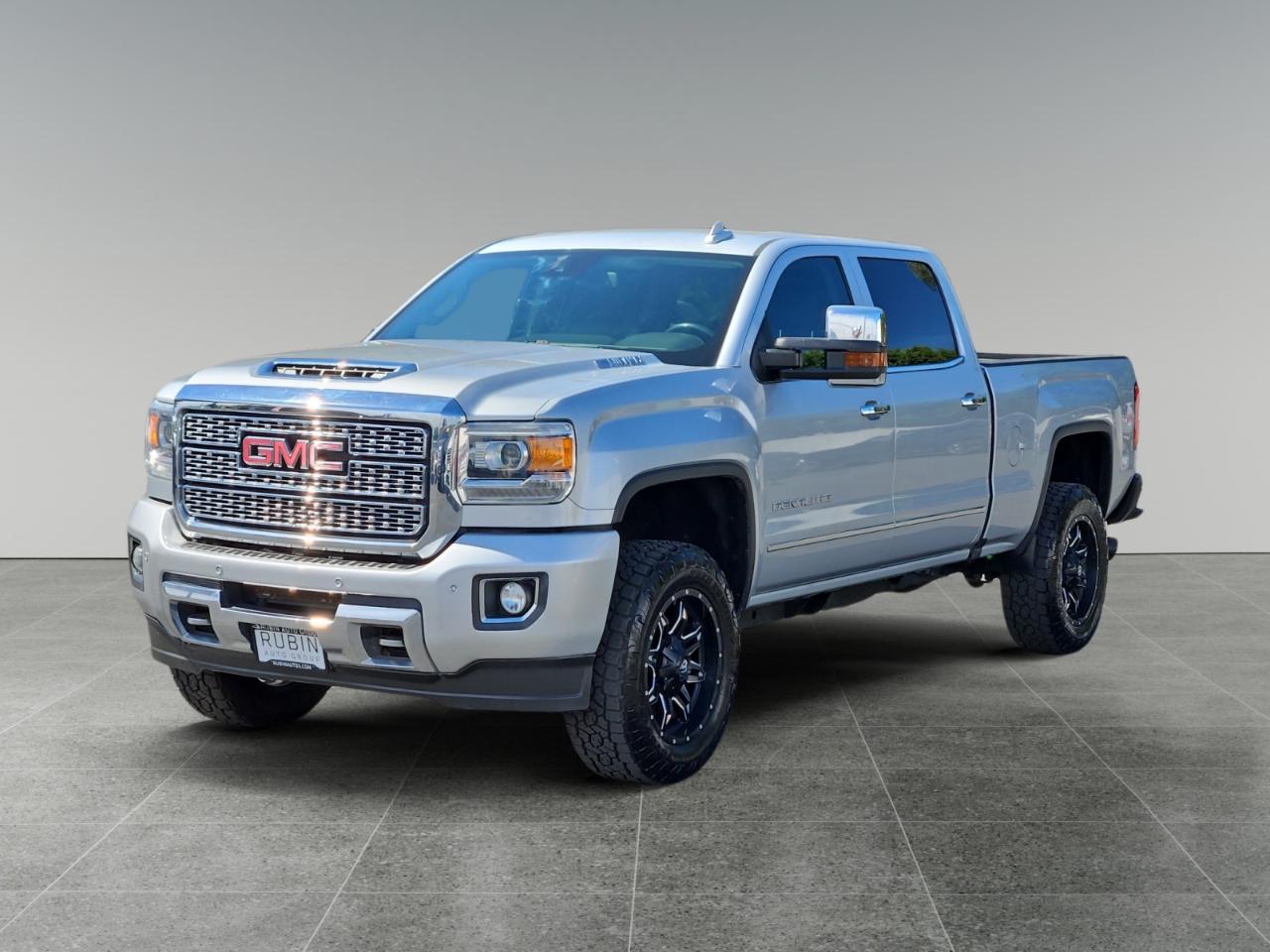 GMC Sierra 2500HD Denali Crew Cab 4WD 2018