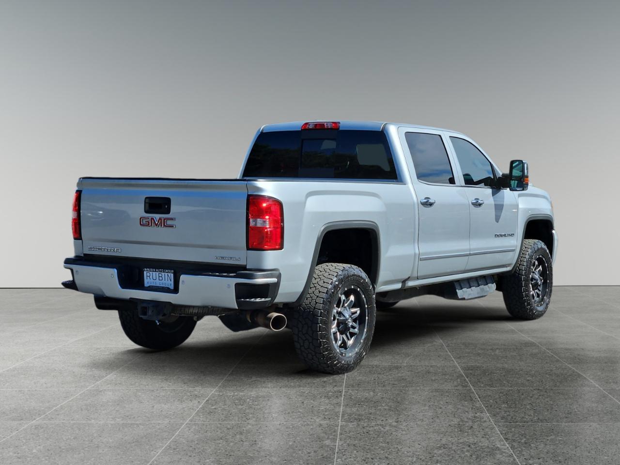 GMC Sierra 2500HD Denali Crew Cab 4WD 2018