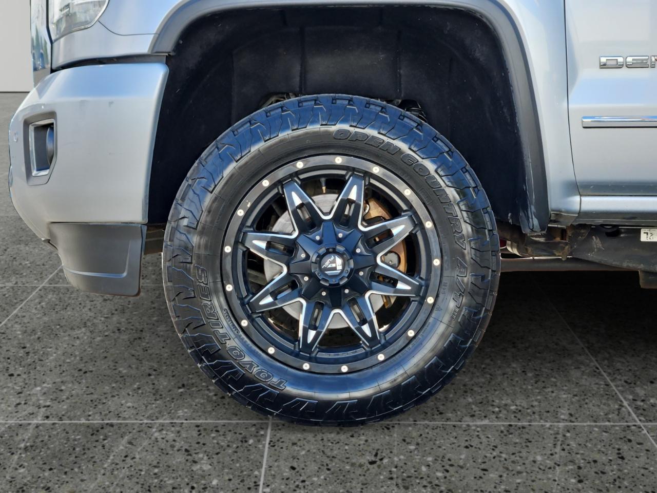 GMC Sierra 2500HD Denali Crew Cab 4WD 2018