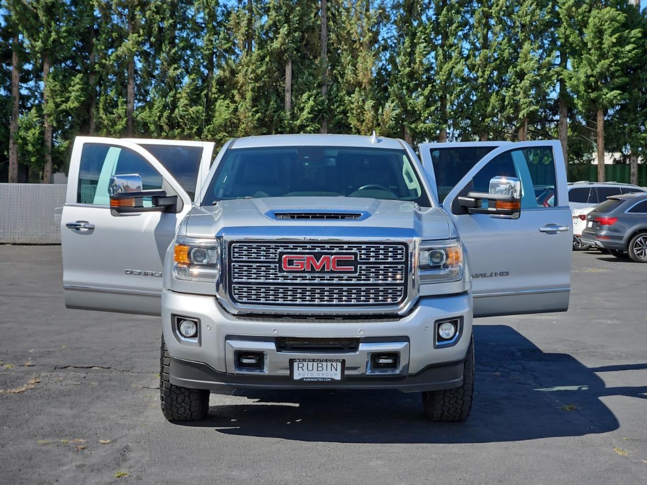 GMC Sierra 2500HD Denali Crew Cab 4WD 2018