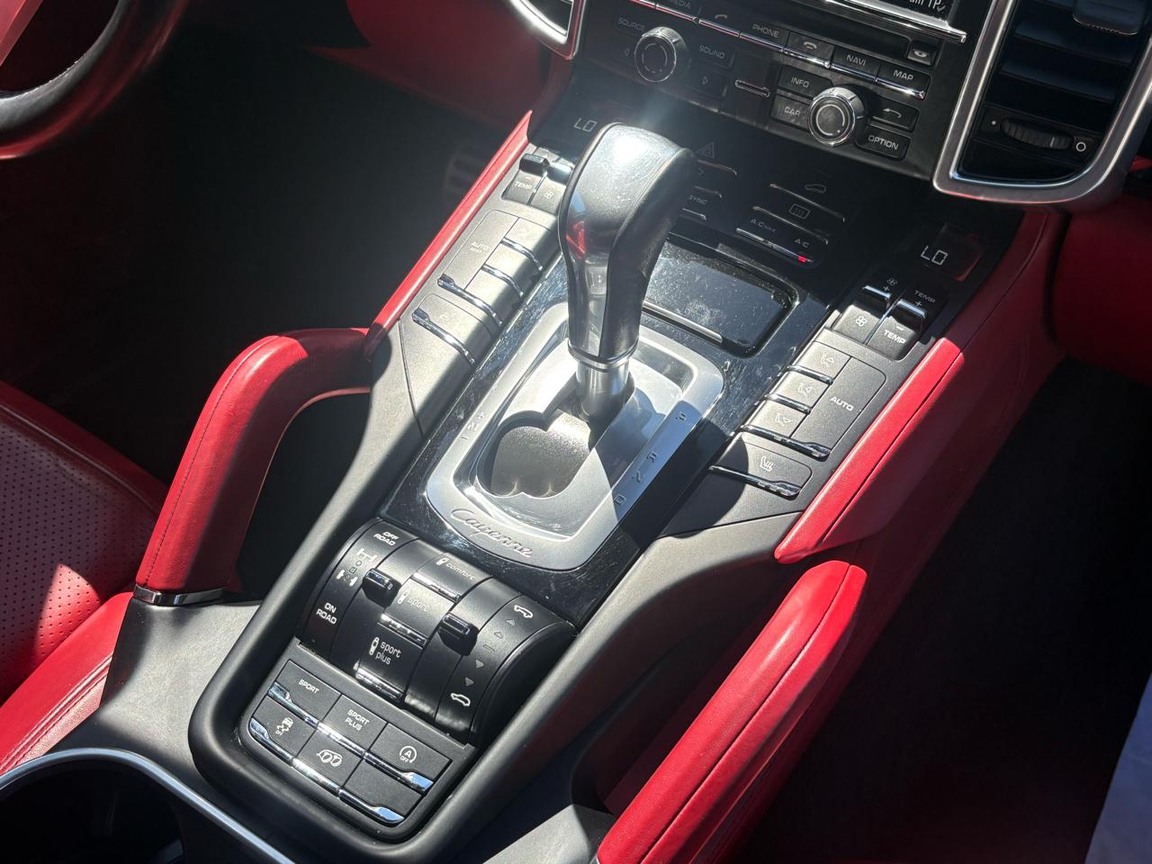 Porsche Cayenne GTS 2016